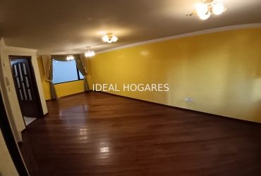 Vivienda-Casa Adosada-Casa de venta 266m2 en Quito y 6 dormito 4