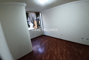 Vivienda-Casa Adosada-Casa de venta 266m2 en Quito y 6 dormito 13