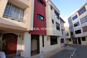 Vivienda-Casa Adosada-Casa de venta 266m2 en Quito y 6 dormito 2