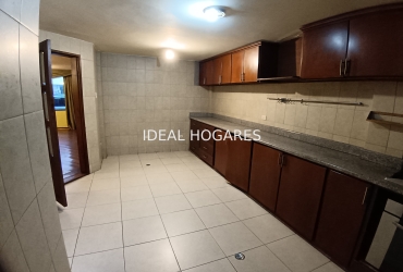 Vivienda-Casa Adosada-Casa de venta 266m2 en Quito y 6 dormito 5