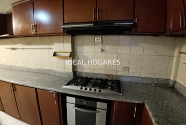 Vivienda-Casa Adosada-Casa de venta 266m2 en Quito y 6 dormito 6