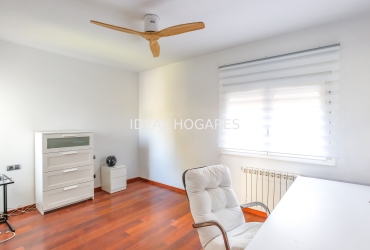 Vivienda-Casa Adosada-Casa adosada a la venta en Vallpineda Sa 24