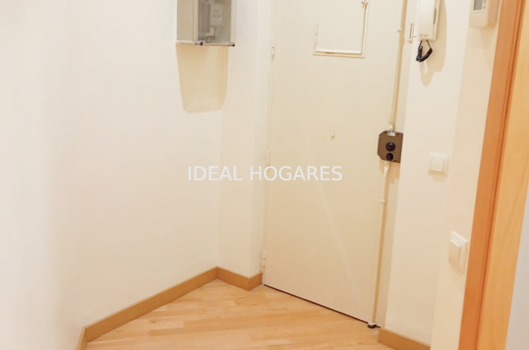 Vivienda-Piso-Ubicación inmejorable junto a Plaza Urqu 24