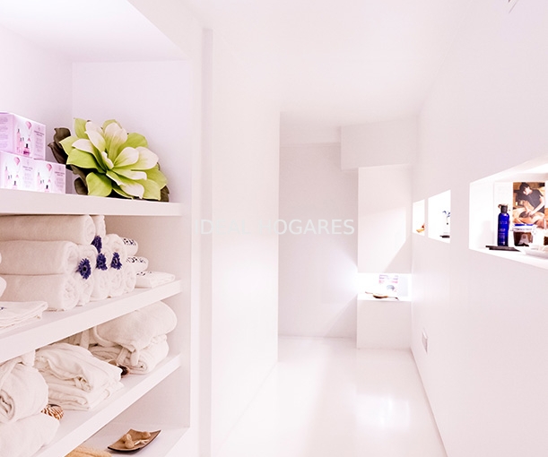 Negocio-Otros negocios-Se vende local + negocio de estética en  4