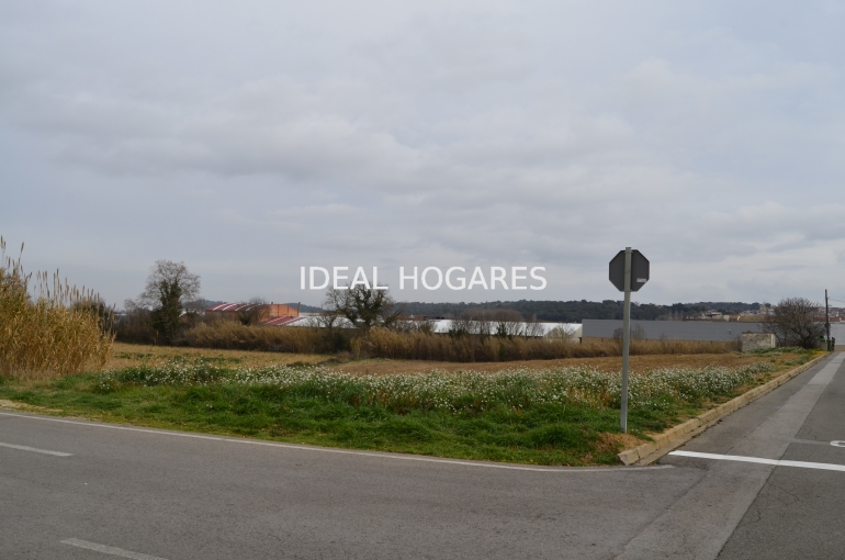 Terreno y solar-Solar urbano-Exclusivo en el Casco Urbano de Cruïlles 1