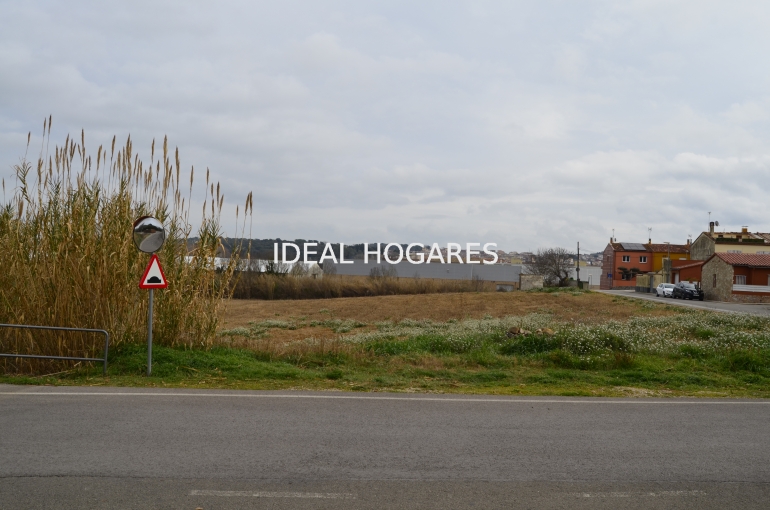 Terreno y solar-Solar urbano-Exclusivo en el Casco Urbano de Cruïlles 2