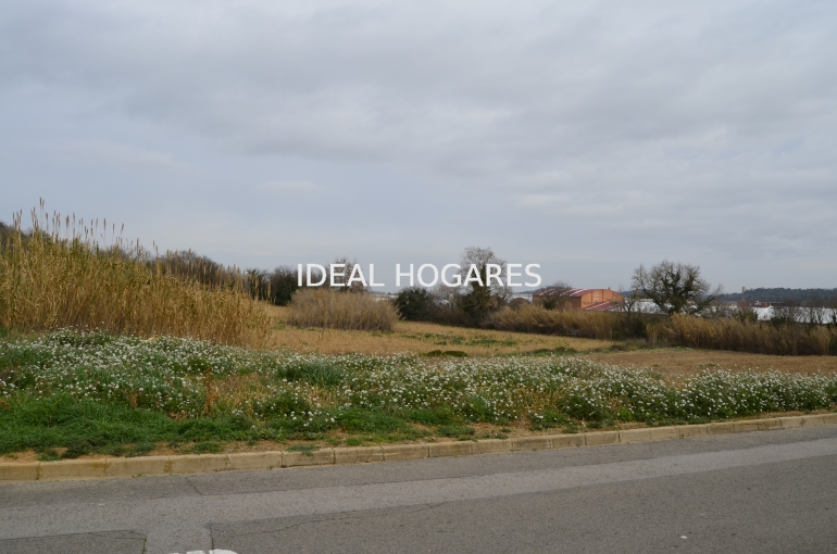 Terreno y solar-Solar urbano-Exclusivo en el Casco Urbano de Cruïlles 7