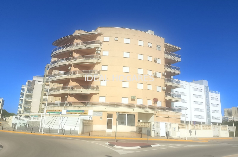 Vivienda-Apartamento-Piso reformado con piscina y ascensor a  8