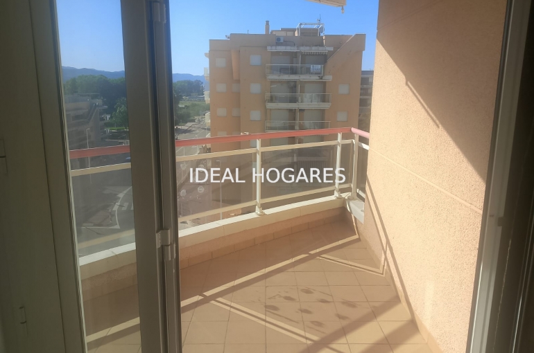 Vivienda-Apartamento-Piso reformado con piscina y ascensor a  17
