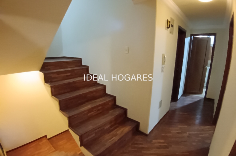Vivienda-Casa Adosada-Casa de venta 266m2 en Quito y 6 dormito 9