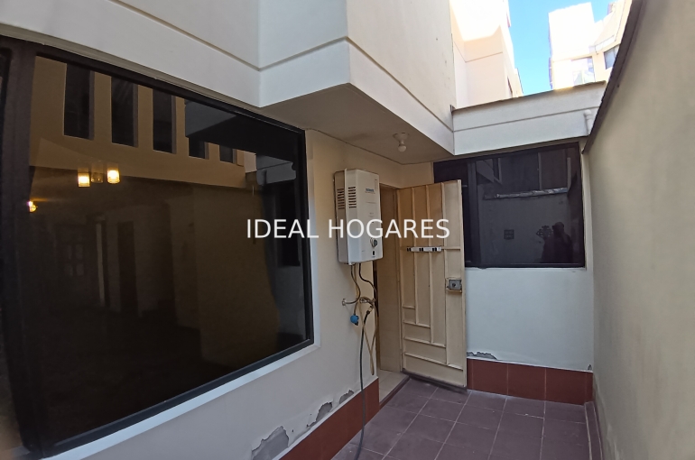 Vivienda-Casa Adosada-Casa de venta 266m2 en Quito y 6 dormito 7
