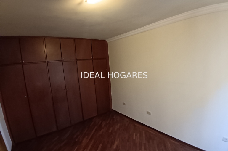 Vivienda-Casa Adosada-Casa de venta 266m2 en Quito y 6 dormito 14