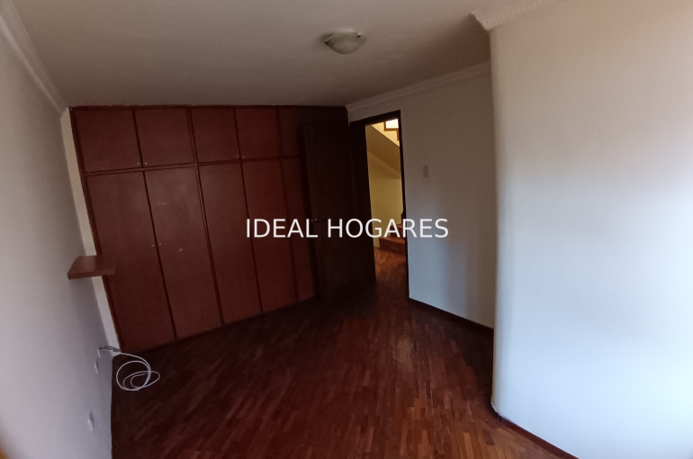Vivienda-Casa Adosada-Casa de venta 266m2 en Quito y 6 dormito 17
