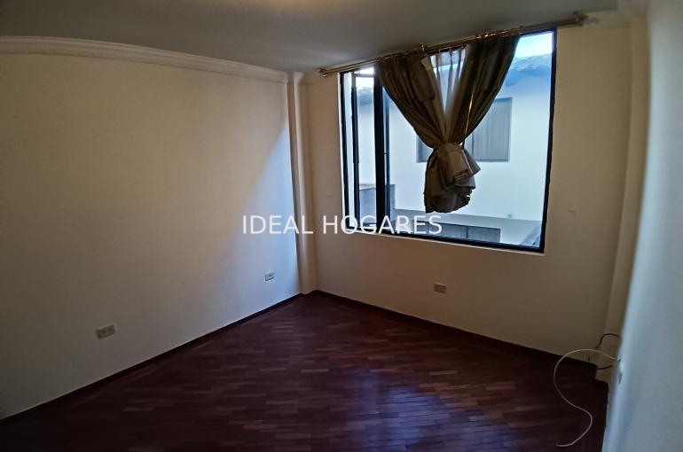 Vivienda-Casa Adosada-Casa de venta 266m2 en Quito y 6 dormito 15