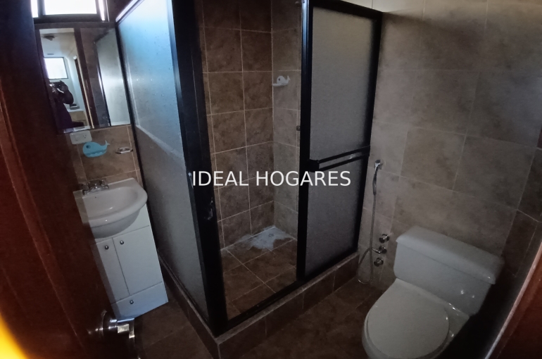 Vivienda-Casa Adosada-Casa de venta 266m2 en Quito y 6 dormito 18