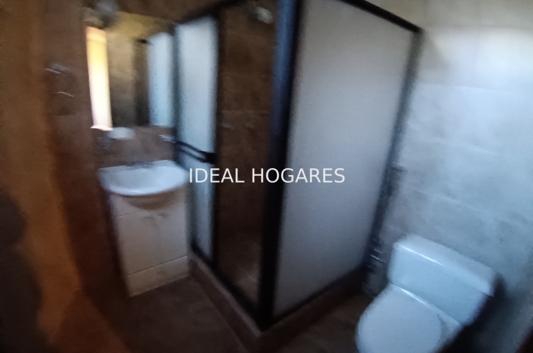 Vivienda-Casa Adosada-Casa de venta 266m2 en Quito y 6 dormito 12