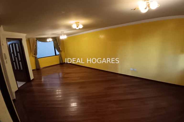 Vivienda-Casa Adosada-Casa de venta 266m2 en Quito y 6 dormito 4