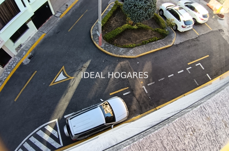 Vivienda-Casa Adosada-Casa de venta 266m2 en Quito y 6 dormito 24