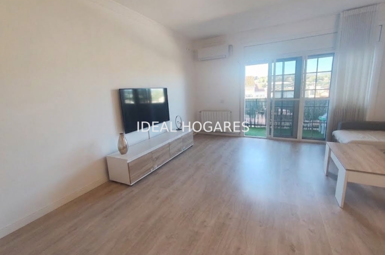 Vivienda-Piso-Piso luminoso  con terraza y trastero en 15