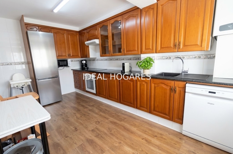 Vivienda-Piso-Piso luminoso  con terraza y trastero en 3