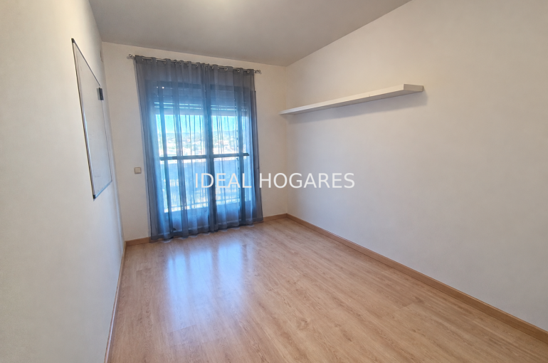 Vivienda-Piso-Piso luminoso  con terraza y trastero en 14