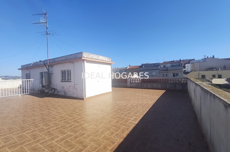 Vivienda-Piso-Piso luminoso  con terraza y trastero en 18