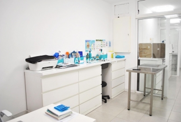 Negocio-Otros negocios-CLÍNICA VETERINARIA EN TRASPASO EN LES C 11