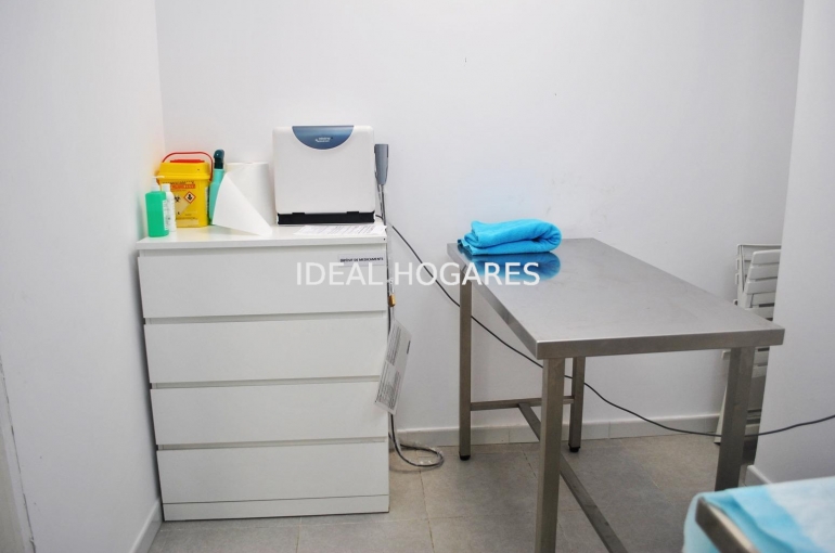 Negocio-Otros negocios-CLÍNICA VETERINARIA EN TRASPASO EN LES C 5