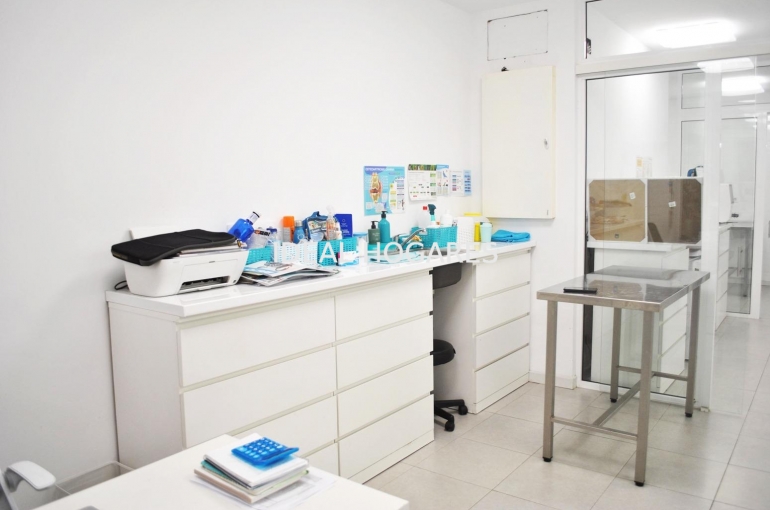 Negocio-Otros negocios-CLÍNICA VETERINARIA EN TRASPASO EN LES C 11