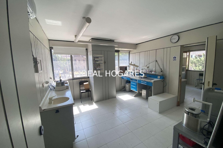 Vivienda-Apartamento-OFICINA EXCLUSIVA EN LES CORTS – LUZ NAT 1